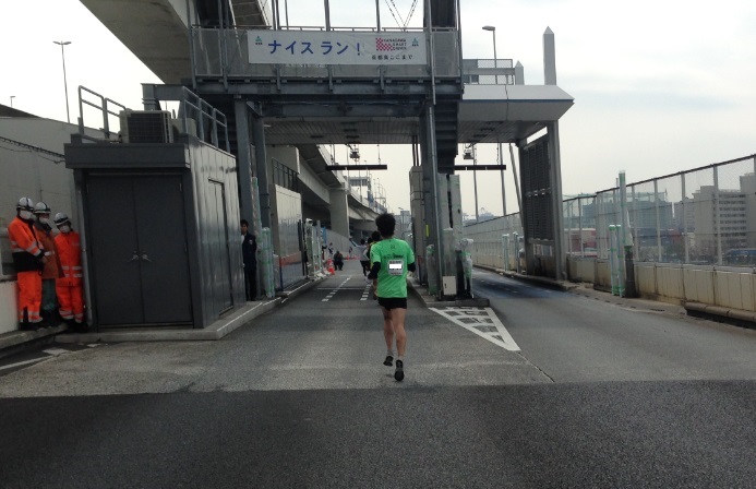 横浜マラソン2015首都高降りる
